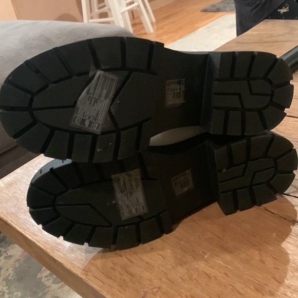 White with black stretch combat boots 7 faux leather forever21 NWOT - Picture 6 of 9